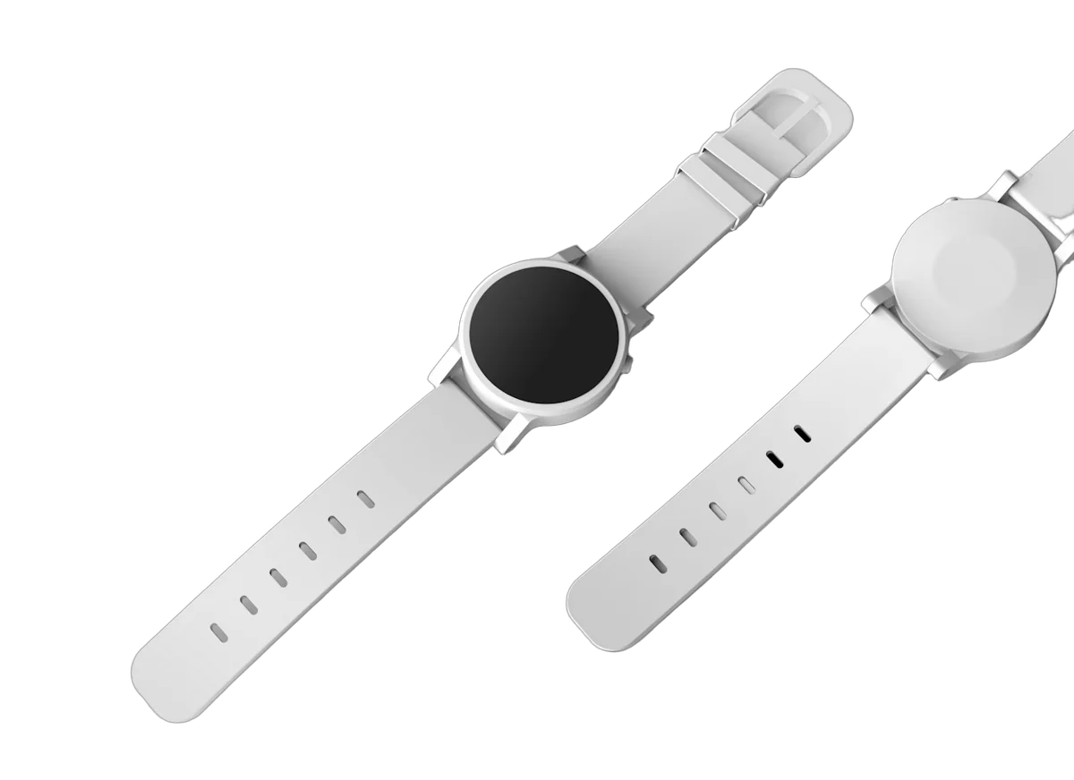Smartwatch cropped 1:1 on white for an e-commerce listing